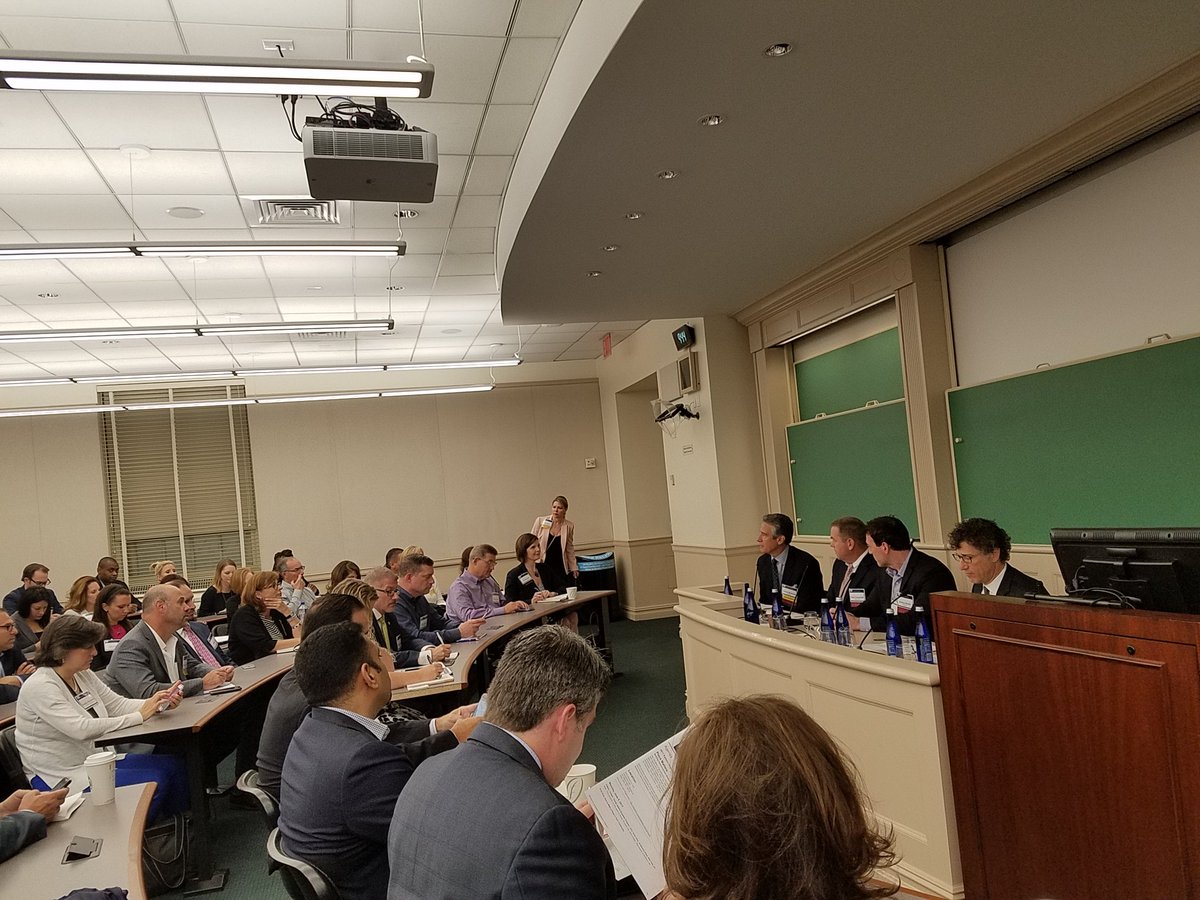 KirkJessicaB's tweet photo. Our audience of corp re and bus partners ready and rapt! Corp HQ of the Future, mod by @PeterGrantwsj #CoreNetERS2017 https://t.co/g4WDpawxN9