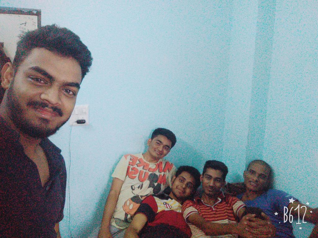 vyvipinyadav998's tweet photo. Some of my best moments in my life...#missingUboys https://t.co/BBogtvy3QY