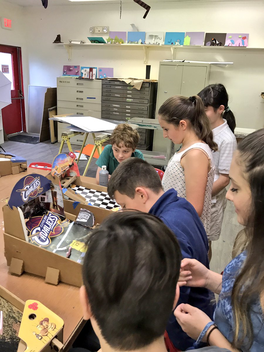 Henderson_MPH's tweet photo. Last day of collaborations with @MPHtechnology : Students designed, made and played pinball machines! https://t.co/5u9Dkbbr4m