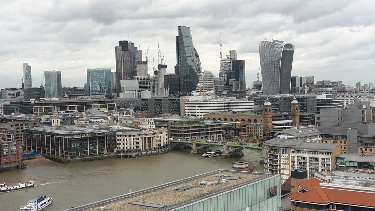 knorx100's tweet photo. London Skyline von der Aussichtsterasse der Tate Modern. 
#TwUK https://t.co/cyUZSh2eQP