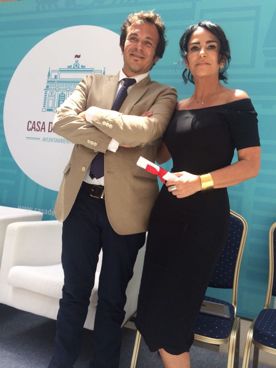 carolacaracola5's tweet photo. La periodista mexicana Lydia Cacho recibe el Premio de Igualdad Cortes de Cádiz
https://t.co/kBcZuPpuja vía @diario_16
#SemifinalMC3 https://t.co/XD986aSc98