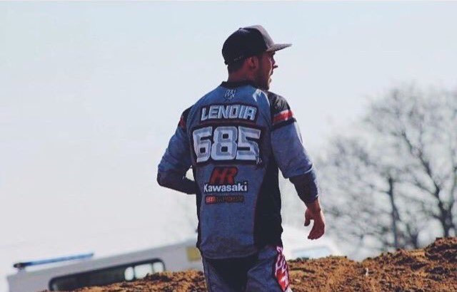 damslle's tweet photo. un pilier du motocross nous à quitter, ride in peace champion 💫 #SL685 https://t.co/mSxrJop3Wd