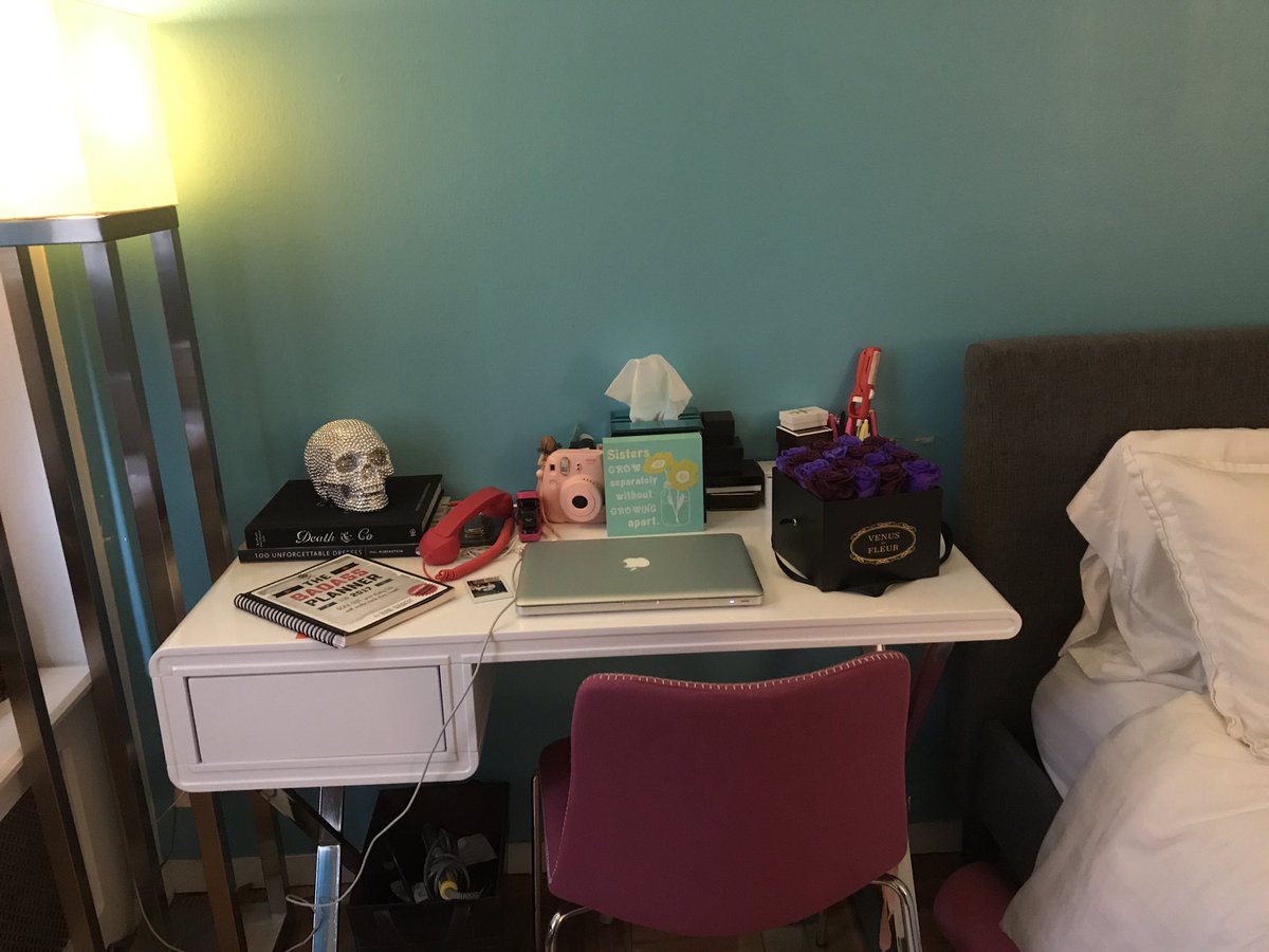 TaschNYC's tweet image. homeoffice #workplacevibes #abchome #skulls #venusetfleur #macbookpro #designerlife #madeinnyc #taschnyc