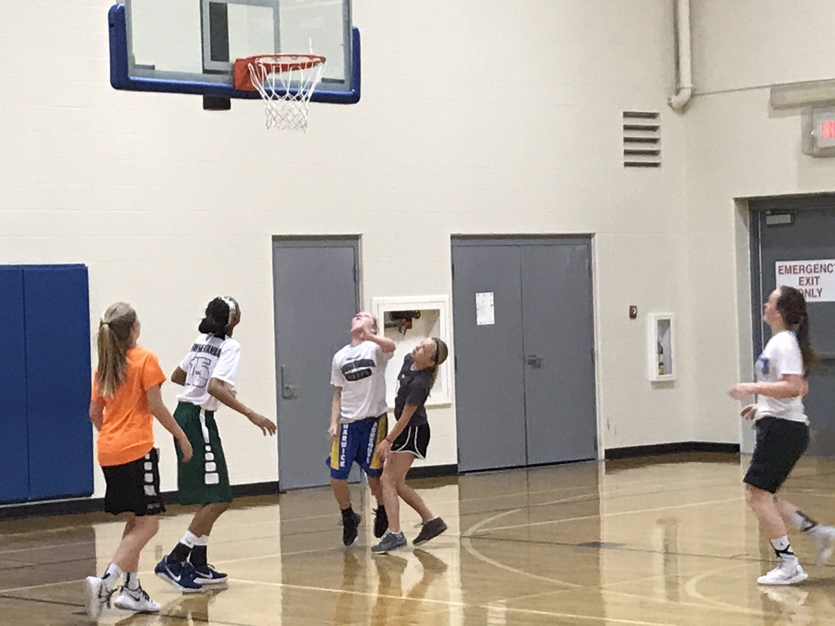 OGLadyKBball's tweet photo. 7th and 8th graders competing hard at 11 man break!!  #OGCamp #FWAP #GetBetter https://t.co/FFLllqxoJk