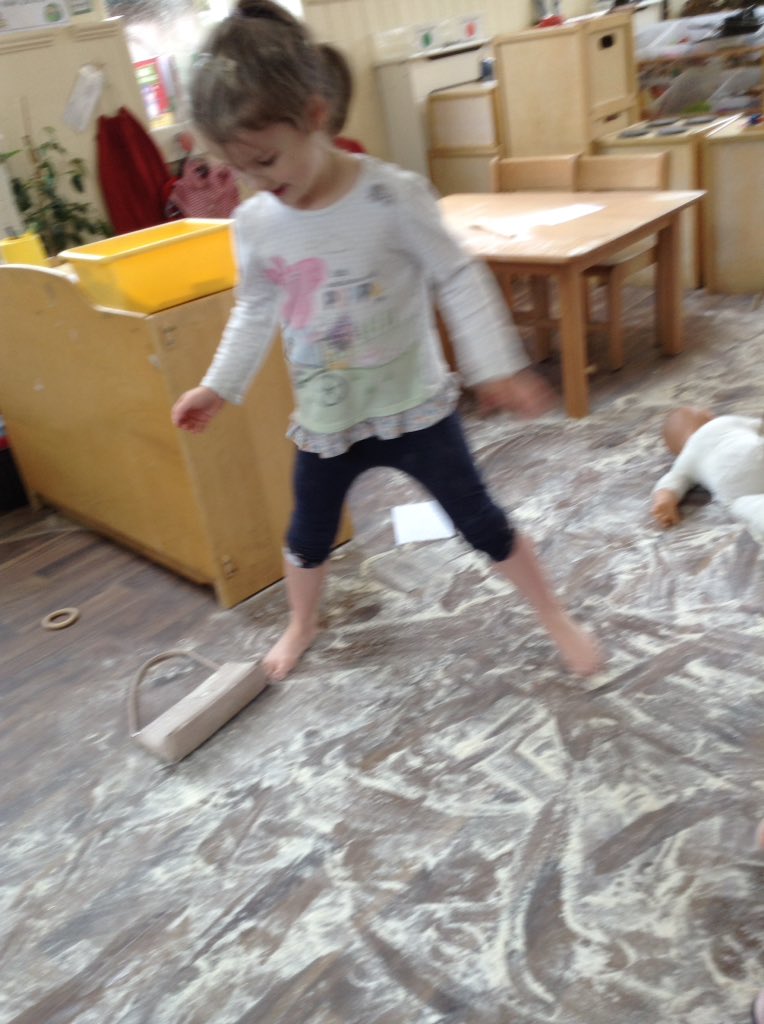 HolyroodCastlet's tweet photo. Honor has been surfing, Raine has been swimming & we have made snow angles @BertramNG @EyUrsula @cary_rankin https://t.co/UloYYvEd61