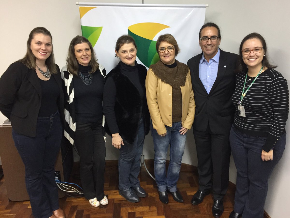 ExpertoCapilar's tweet photo. Bella recepción de la Universidad @Feevale Un Honor su invitación! Un placer comenzar proyectos! #tricologo #tricologista #trichologist https://t.co/ta1ioApDrU