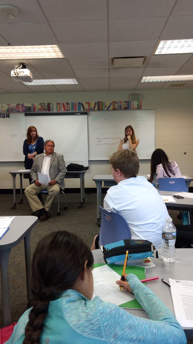 Royster_MS_NA's tweet photo. Beyond the Couch students engage case studies as forensic psychologists. Dr. Gildea invites local lawyers with experience in real cases. https://t.co/RbVj0pOuc4
