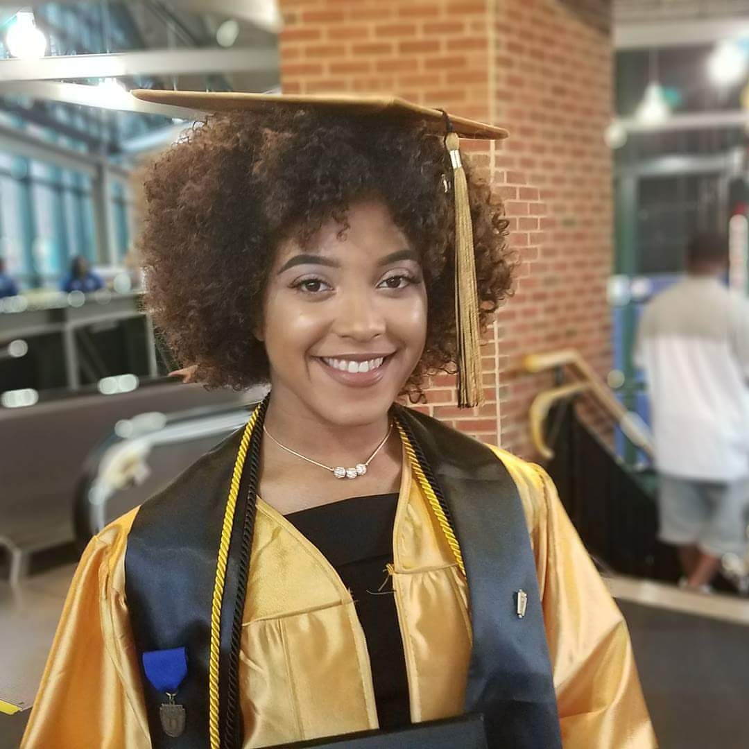 CharonRuggs's tweet photo. I'm so proud of this 2017 Warren Central Graduate! #myheart @AlyseahRuggs https://t.co/iugWMK7Wgs
