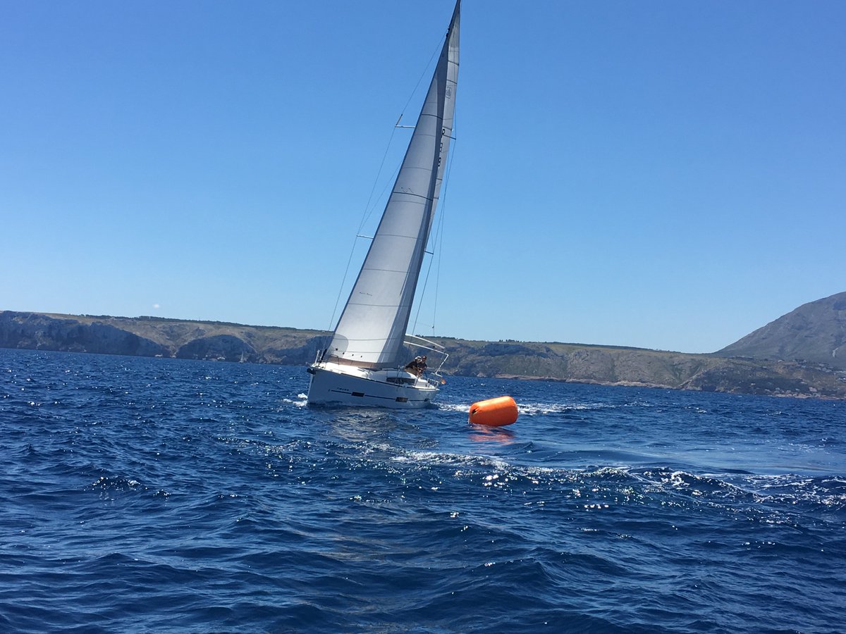 InfoArranche's tweet photo. @_DufourYachts_ 
Clinic Dufour - North Sails by @InfoArranche
Dufour Dealer based in Denia, Costa Blanca, Spain https://t.co/lIzxmBQ6Ao