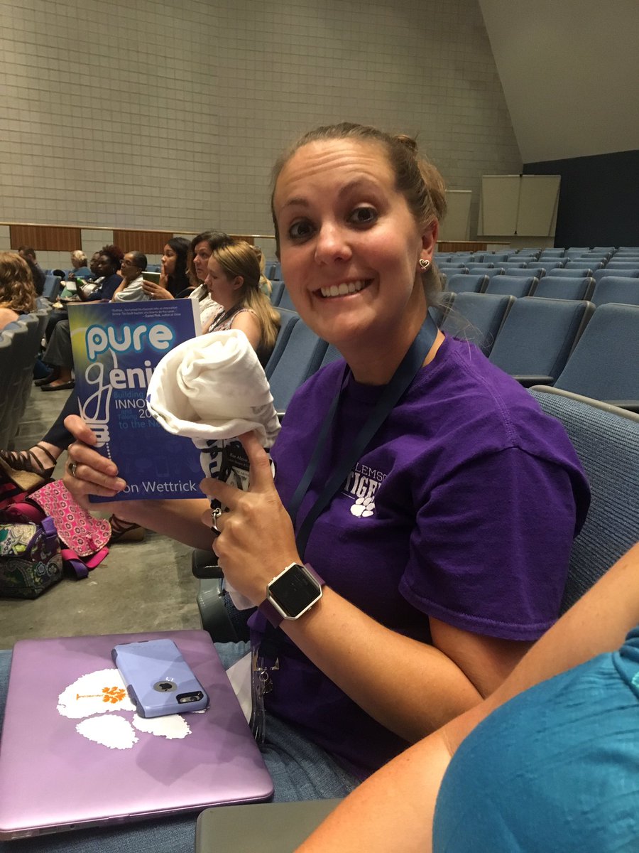 Jenrowe79's tweet photo. Woohoo! Brittney won a prize! #CCSDDigitalcampfire #representSES https://t.co/wF6R6J2DEj