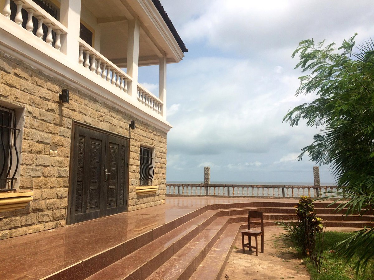 anouk_monde's tweet photo. Office in #Guinea, preparing for a survey of labour market #behaviour in the health sector. What a beautiful country y'all. #Guinee #Conakry https://t.co/hN9Lx9r49J