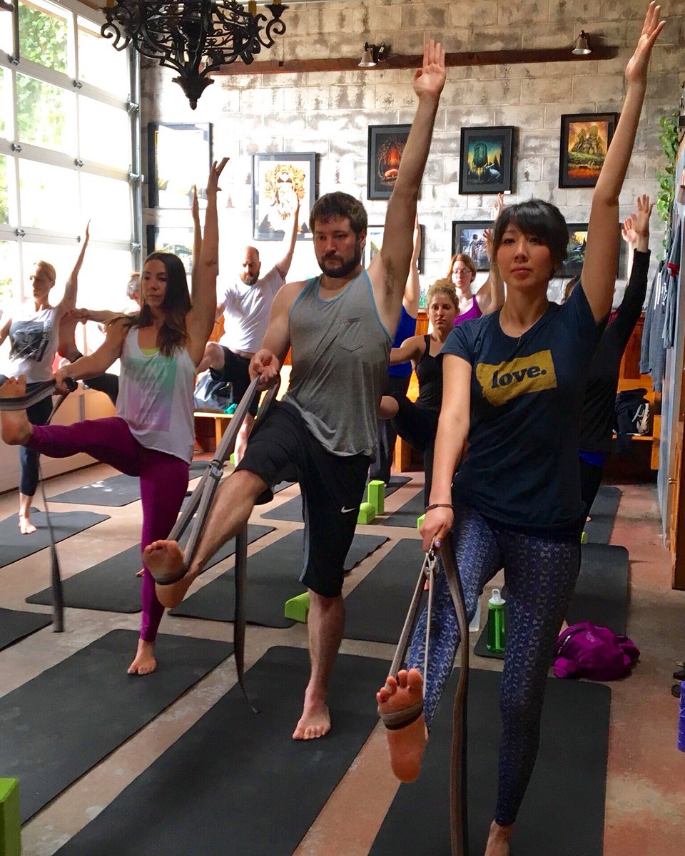 YogatoYouPDX's tweet photo. #FizzYasa at @HiWheelWines #SaturdayMorning 🍹Book now: https://t.co/n8qWZzgi7g #vinyasa #pdxweekend #yogaandwine #urbanbrew #pdxfit #do503 https://t.co/KXYouVQsnQ