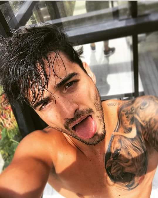 hotmen_18's tweet photo. #Maluma 😍 https://t.co/Tiz8yhgWor