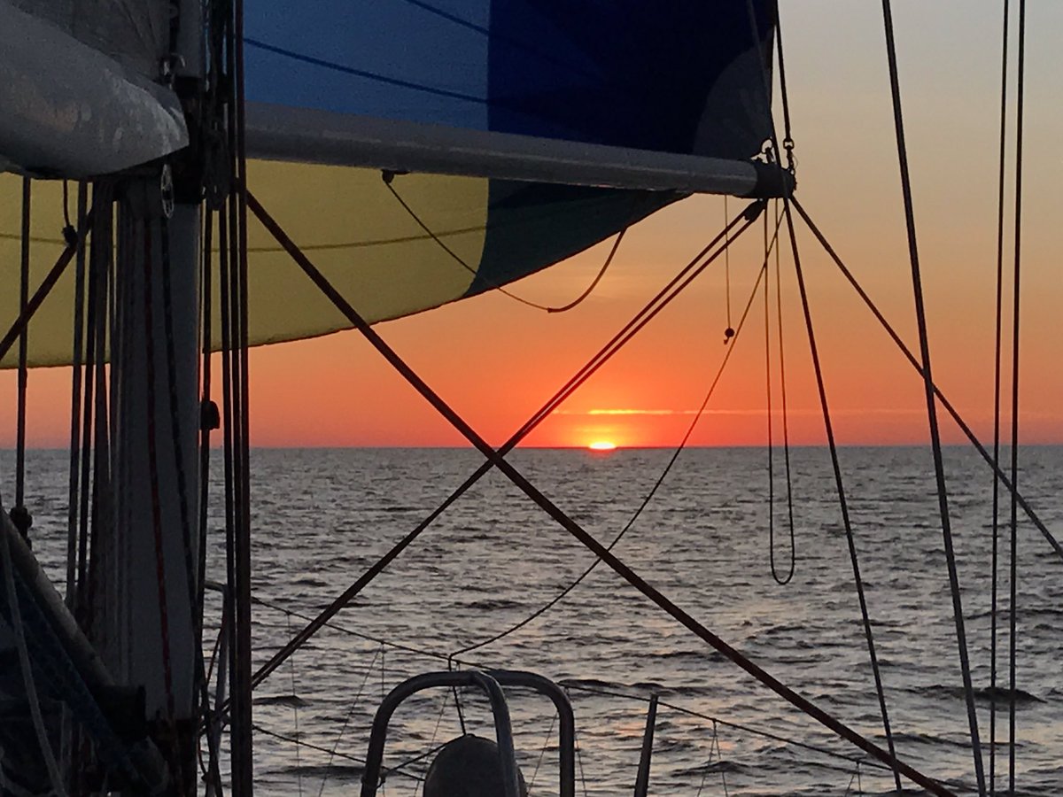 SchematicJ42's tweet photo. A good shot of crew coming into Newport https://t.co/lOWBsRAUk1
