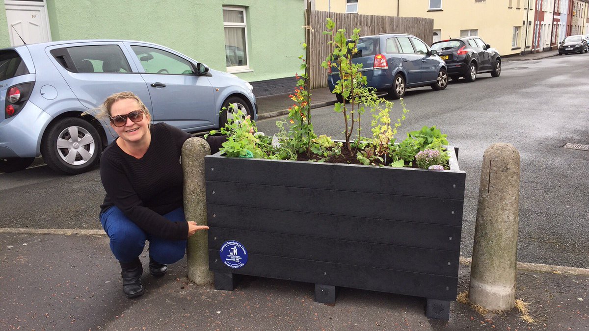 inksplott's tweet photo. Check out our new community planter in #Splott - full of edibles to be harvested later this year #lovewhereyoulive https://t.co/D5KiWSOSWr https://t.co/CcSvXD758l