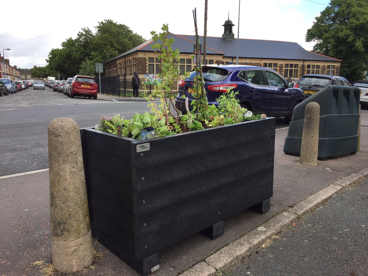 inksplott's tweet photo. Check out our new community planter in #Splott - full of edibles to be harvested later this year #lovewhereyoulive https://t.co/D5KiWSOSWr https://t.co/CcSvXD758l