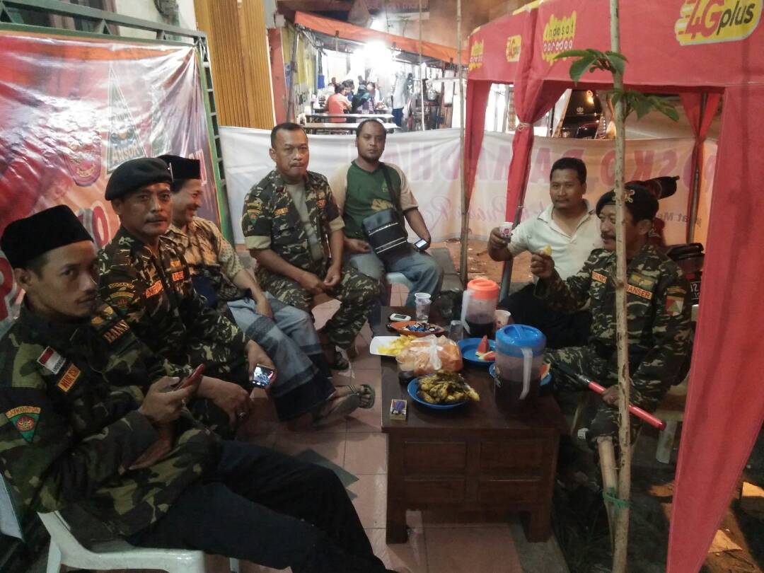 faishol_latif's tweet photo. Lapor ndan @Ansor_Satu @ansor_jatim @W1_Ansor @Dennysiregar7  Posko Ramadhan GP Ansor kec Taman Sidoarjo didukung oleh @IndosatCare https://t.co/wMQGMcP98J