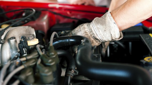 PartCycle's tweet photo. Wanna fix your own car but aren't sure where to start? Check out 8 easy #DIYCarRepairs that can save you big! https://t.co/67gWBNC3UQ https://t.co/97in33otjK