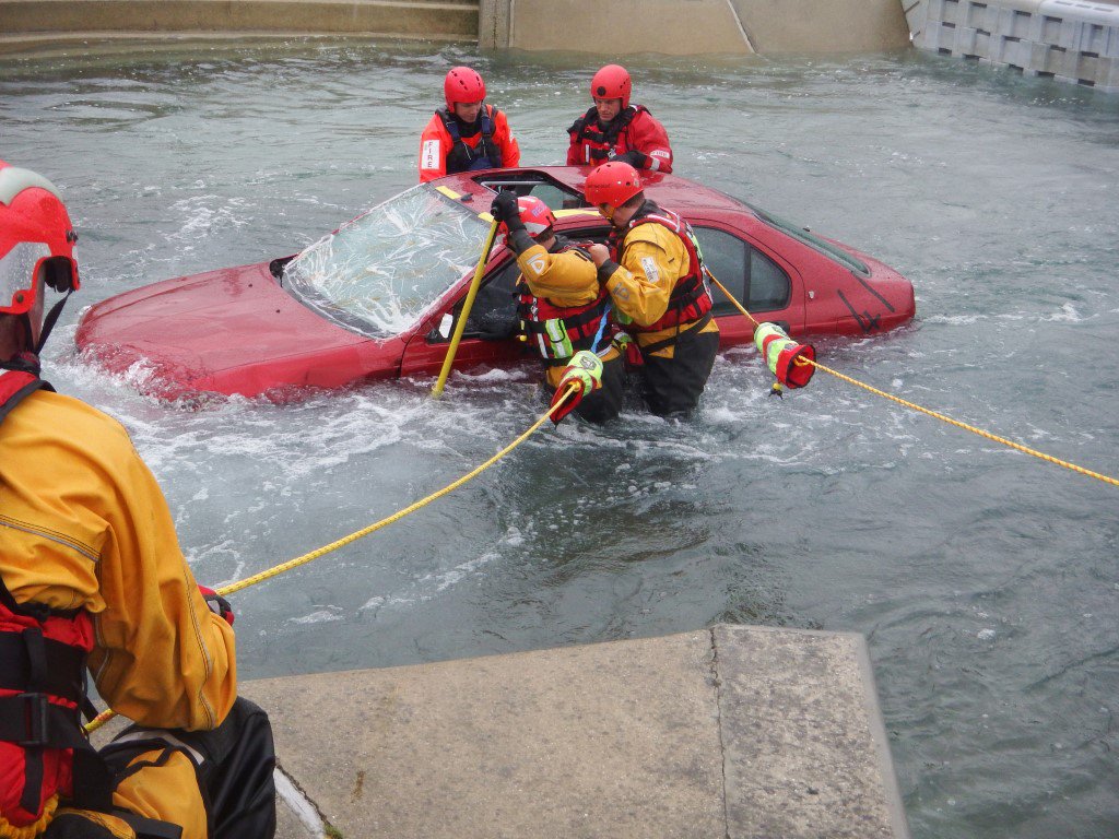 hertsboatrescue's tweet photo. Car in flow training, with Herts Fire Rescue
BIG thanks to Herts Fire Rescue for helping us gain access to this excellent training resource. https://t.co/8UpMHHnYUw