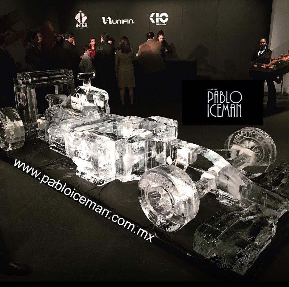 amarantaruiz's tweet photo. El día que necesiten una escultura en hielo para cualquier evento, no dejen de llamar a @figuradehielo y en Instagram @pabloiceman #artista https://t.co/tmawmTxOoY