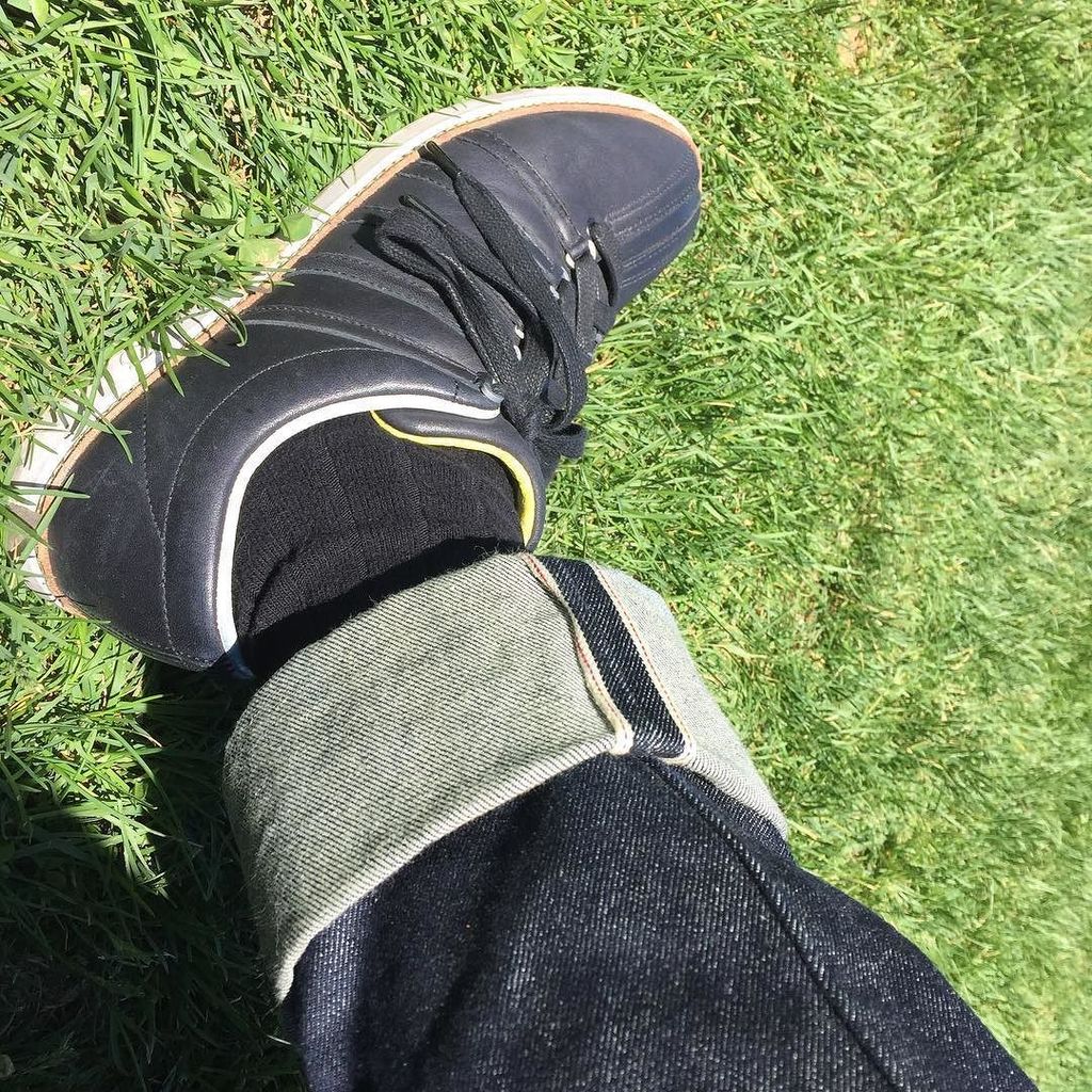 SwingModern's tweet photo. K-Swiss sneakers and redline Gap selvedge jeans. #kswiss #kswissclassics #redline #redlineselvedge #selvedge #gap1… https://t.co/pzy7y4XZTB https://t.co/Z53kW4PN4z