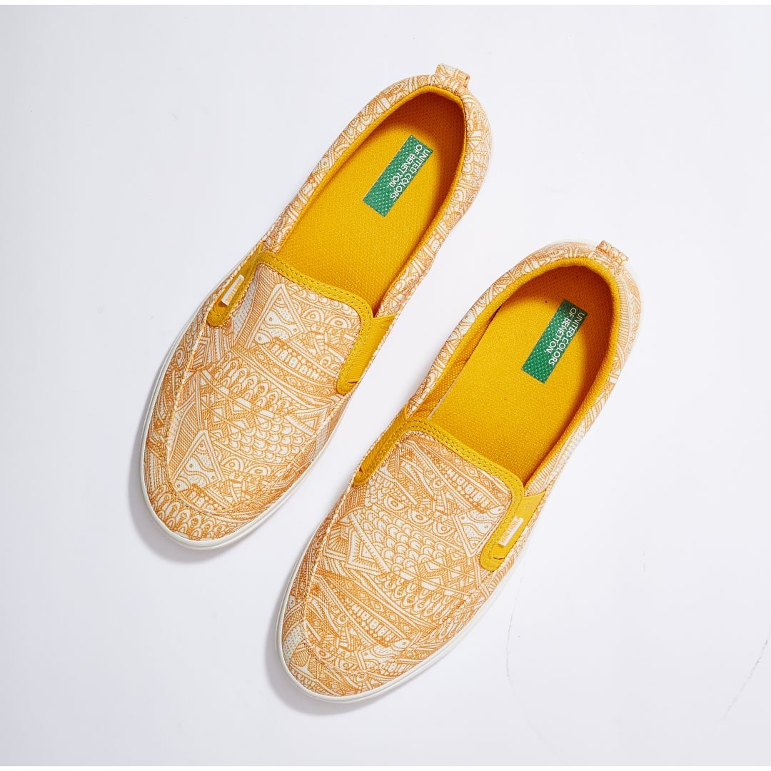 AmazonFashionIn's tweet photo. With these on, it's always #almostfriday !! Ain't it? #AmazonLoves @benetton_india #AmazonFashionFiles https://t.co/vhJR3ulZs9