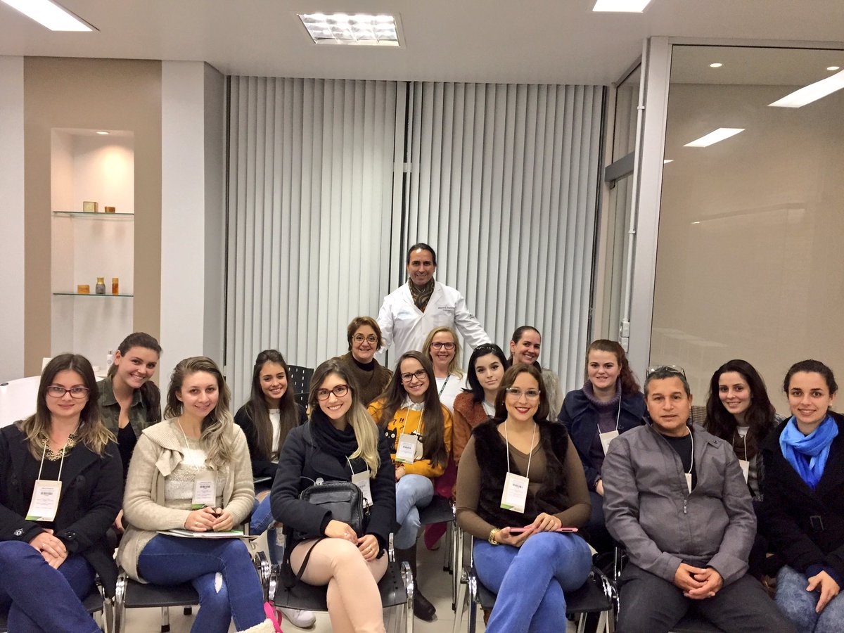 ExpertoCapilar's tweet photo. Conferencia #Reflexoterapia #CraneoFacial Evolución del #Tacto en Universidad @Feevale #tricologo #tricologista #trichologist #Salud #Saude https://t.co/K8fTpNnm5A