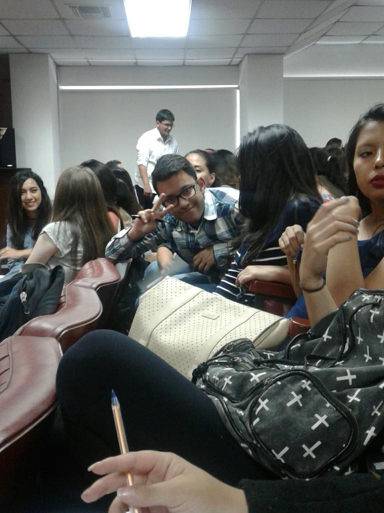 TheVichoC's tweet photo. Prueba 2: Crear un microrrelato. #Comunicar2017 #20Cleffa #Herida https://t.co/S8DZeQ2qGd