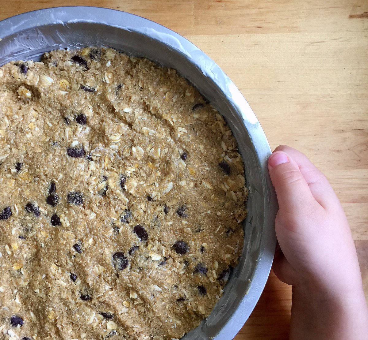 roastedbeanz's tweet image. To little fingers helping &amp;amp; celebrating the last half-day of Kindergarten. 🍪 Thx for helping make it special @AmongFriendsLLC! #BigBoyCookie