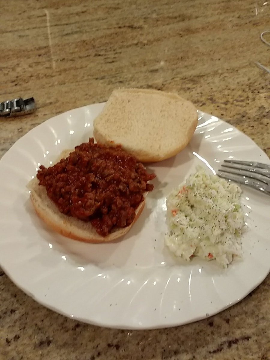 John_vincent22's tweet photo. Lady's and gentlemen, I present to you the sloppy joe 😋 #joelife #coleslaw #yes #foodporn https://t.co/hn8W4QboCK
