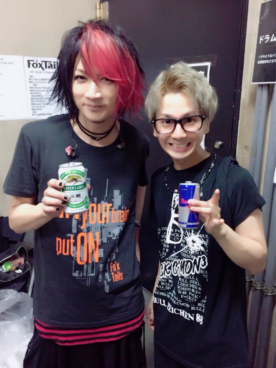 Skmt Twitter ನಲ ಲ Ikuoさんと一緒に 開演前と終演後 アンコールにてbull Zeichen 88の皆さんがフォックスtを着てくださいました ﾟ ﾟ 嬉しすぎる Ikuoさんとのツインベースでの あの曲 は半端なく興奮しましたーー 改めてありがとうご