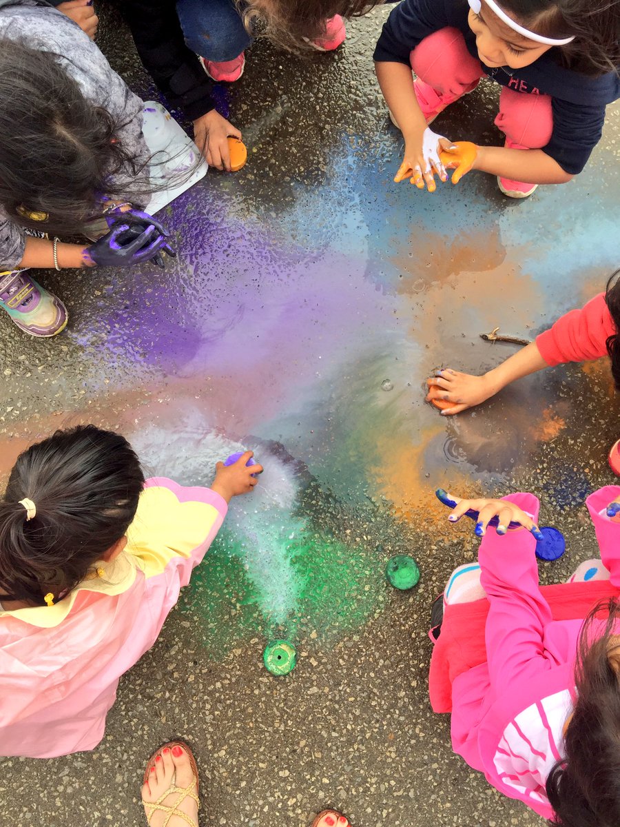 The rain sparks a memory of an outdoor art experience full of curiosity, creativity, and collaboration! ❤️#PeelEYC <a href="/Ms_hagerman/">Ms. S Hagerman</a>