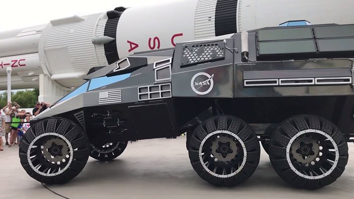 CNET's tweet photo. .@NASA's Mars Rover concept looks like something out of Hollywood https://t.co/bFm5fcmdLC https://t.co/YUuHgiLmL3