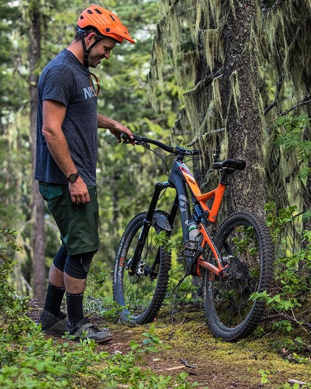 loamcycling's tweet photo. Repost Loam Coffee Team Rider @justin_bike - Till I see you again good friend
📷@dangerleblanc

#evolvebikes #nvcarbon #trailslayer #mtb https://t.co/1tSM0u04rG