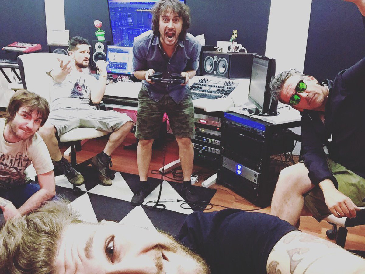 finleyofficial's tweet photo. La hit della vostra estate è pronta! 
✌️😝 https://t.co/gFrJ0mYBEm