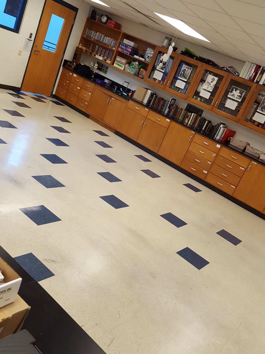 mrbrightphysics's tweet photo. I may have been testing the coefficient of friction b/w sandals and tile while singing along to a spotify playlist. #sciencehappens https://t.co/rYH8lsdRn3