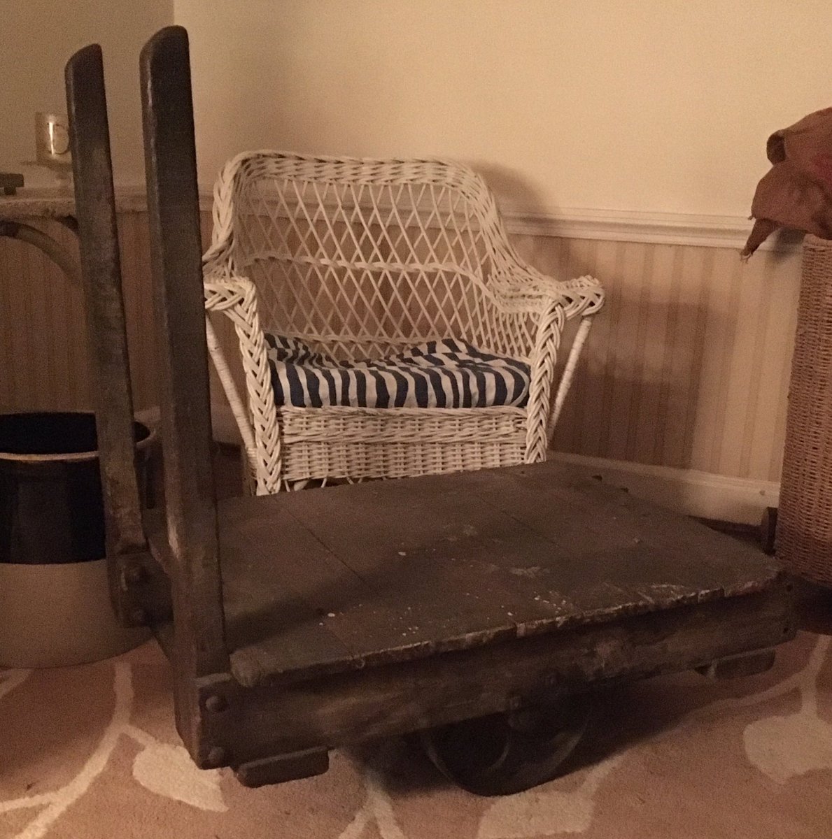 rusticandrefine's tweet photo. Industrial Cart @rusticandrefine #industrial  #cart #antiquesinglenside #keswickvillage #glensidepa #shoplocal #shopsmall #coffeetable #home https://t.co/raOmZZyiaZ