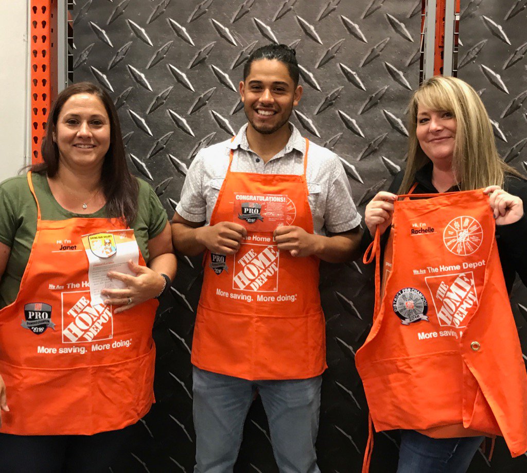 cvalade33's tweet photo. Janet, Cruz and Rachelle with their pro recognition aprons!! Great job! @blkubes @DPalanuk #myprodeskisthebest https://t.co/cDyyWkY6iE