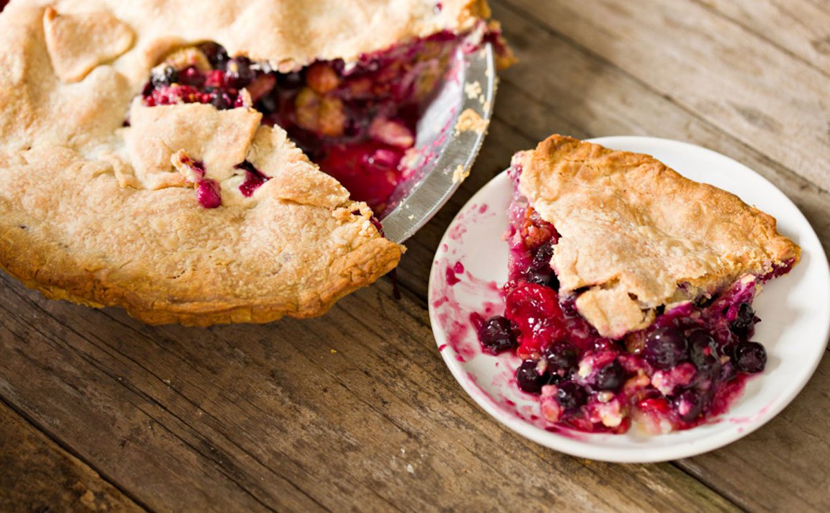 applcenter's tweet photo. This triple berry pie looks as easy as... pie! 🍓 See the recipe here: https://t.co/wHUV3luwew https://t.co/290Gh8IHKg