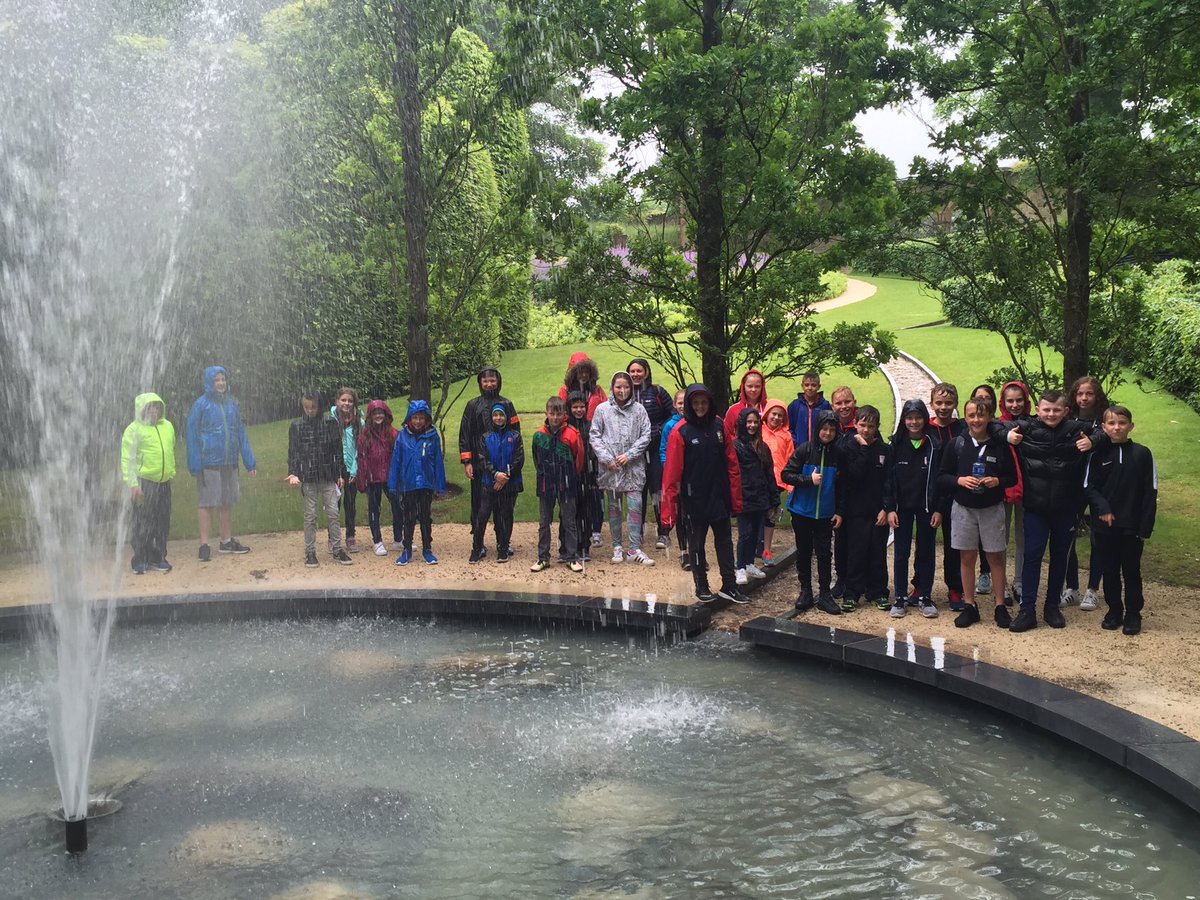 FairviewFPS's tweet photo. Alnwick Castle Gardens- a little damp but didn't dampen our spirits 😎 https://t.co/EyoDNml92D