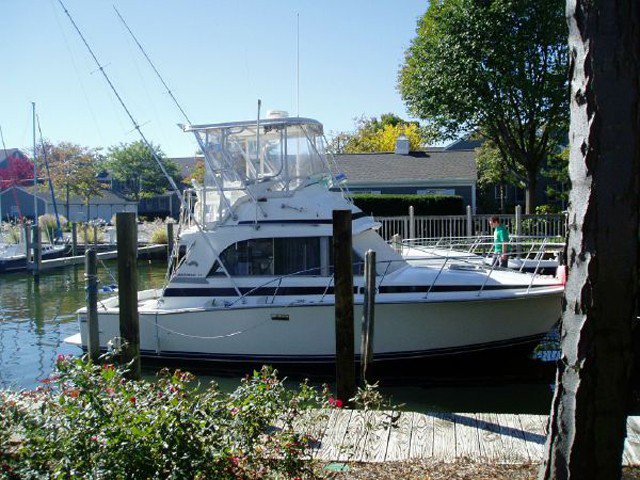 Boatshoppermag's tweet photo. Shop this oasis on water now https://t.co/zQRhWMPIsm https://t.co/u1fGMZqXMs