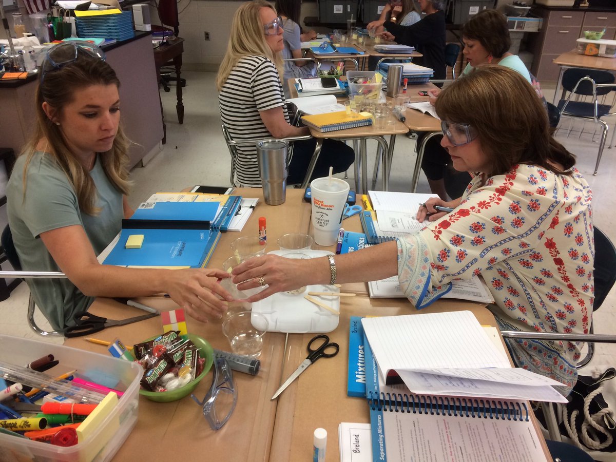 NSMBisonWorks's tweet photo. Jackson County 5th grade science teachers in AMSTI sessions learning about Mixtures &amp; Solutions. #lifeinjacksonco #RollHerd #AMSTI #Year2 https://t.co/0gbniLLlvw