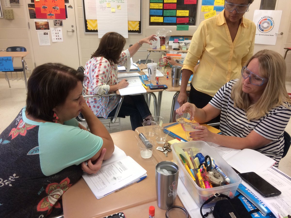 NSMBisonWorks's tweet photo. Jackson County 5th grade science teachers in AMSTI sessions learning about Mixtures &amp; Solutions. #lifeinjacksonco #RollHerd #AMSTI #Year2 https://t.co/0gbniLLlvw