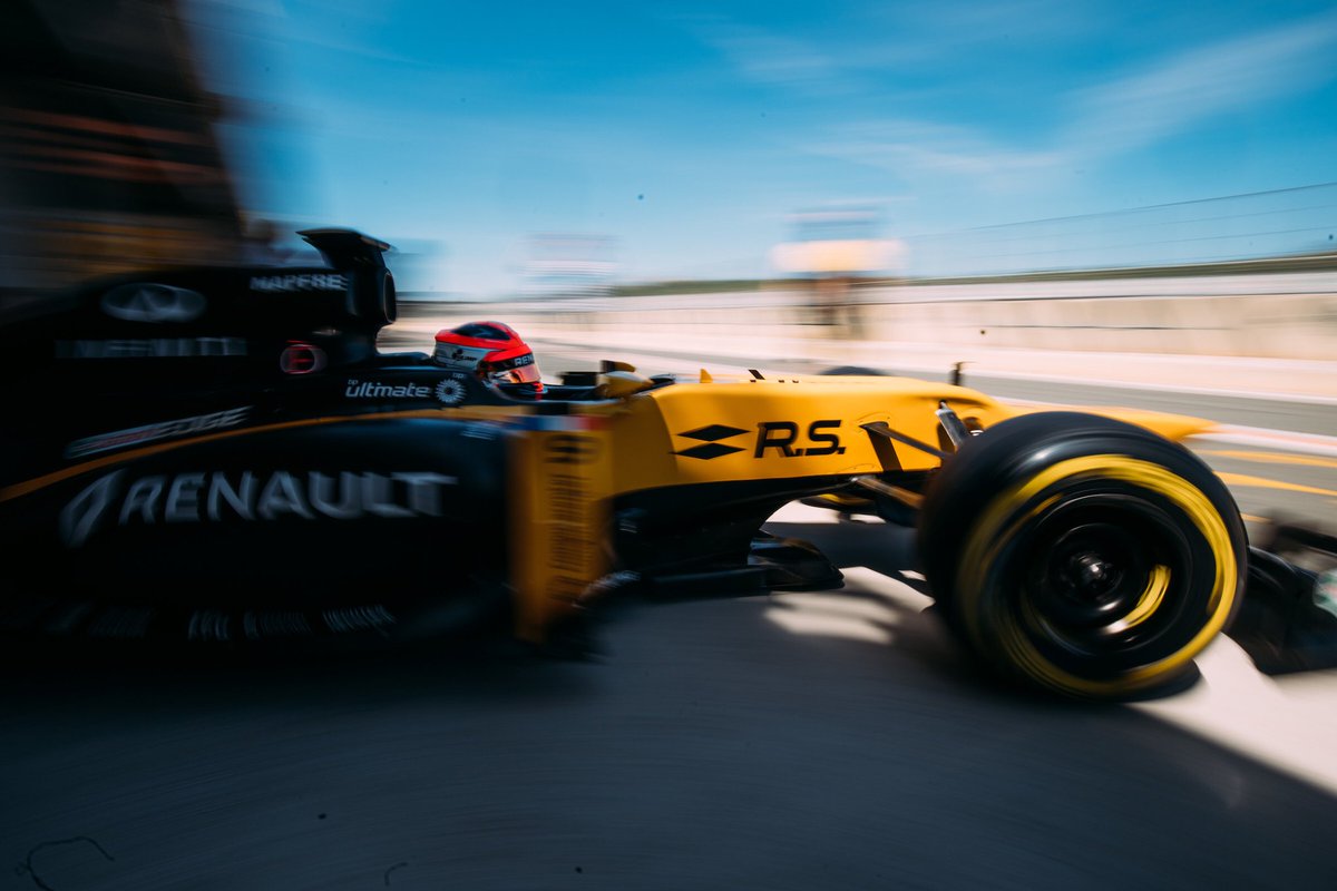 F1PaddockPass's tweet photo. I cannot begin to tell you how much joy I feel seeing this - Robert Kubica back behind the wheel of an #F1 car. Utter joy. #F1 #RobertKubica https://t.co/WWCDYzrVQg
