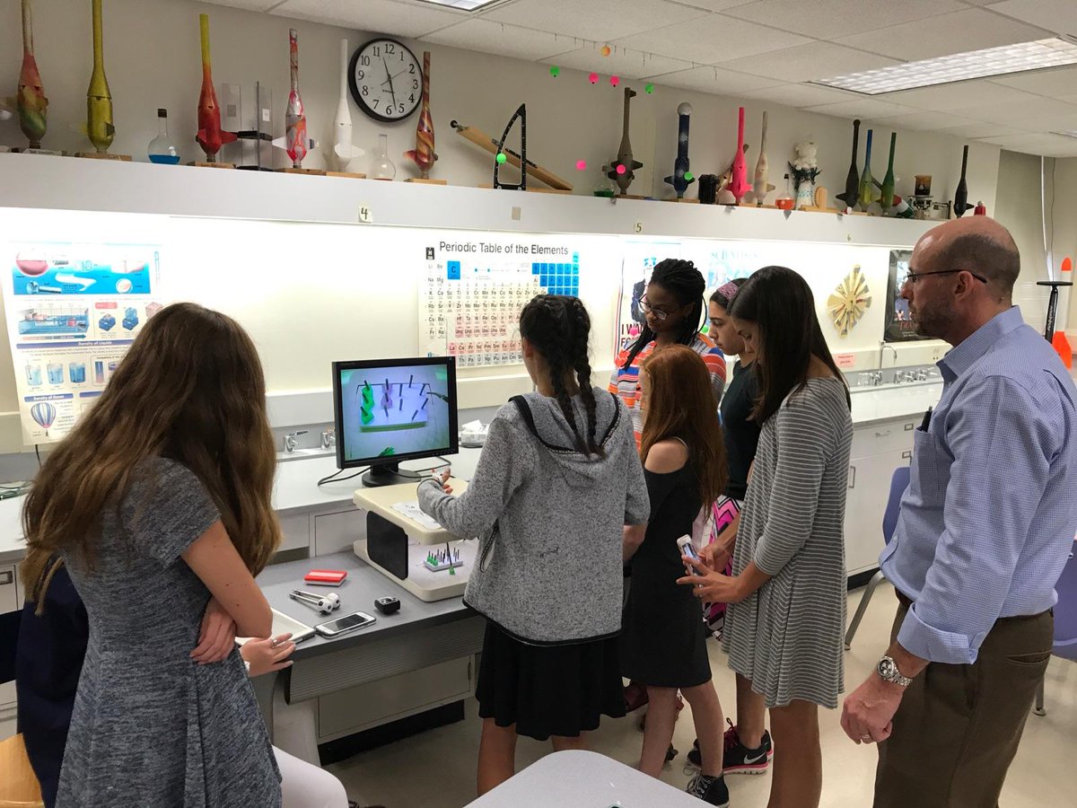 Royster_MS_NA's tweet photo. Fundamentals of laproscopic surgery with Dr. Brooks. https://t.co/mOKBdC4zYG