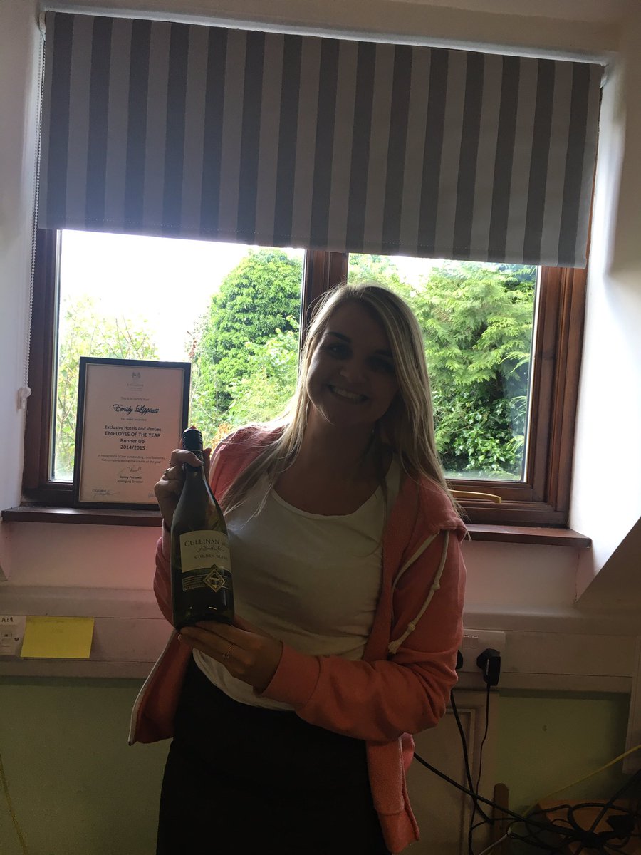 JustineRayner's tweet photo. Tasting our new house white wine @Albert0Almeida @ExclusivePeople https://t.co/SHnXUEmerj