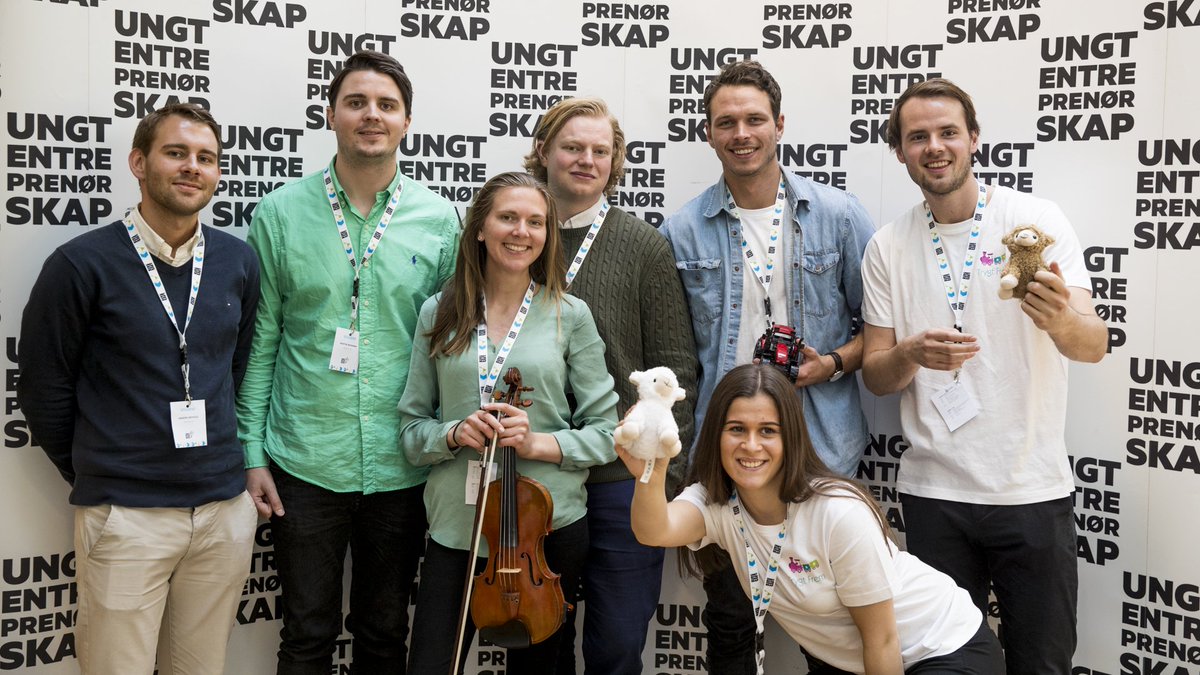 HandelshoyskBI's tweet photo. Norgesmesterskapet for studentbedrifter er i gang. BI stiller med to sylskarpe lag! Følg med på #NM_SB. @UE_Norge https://t.co/iVPUDBbkTl