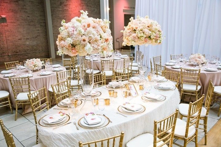RentMyWedding's tweet photo. Gorg #centerpieces! Love the blush #uplight #lighting in the back! Great photo via #modwedding #JasmineLee https://t.co/jl2r4qHPAC