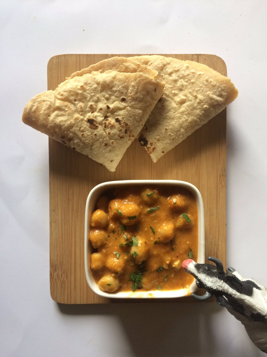 cowvathi's tweet photo. Chapatis and amritsari chole. #food #indian #vegan #cowchef https://t.co/68V4HPCScI