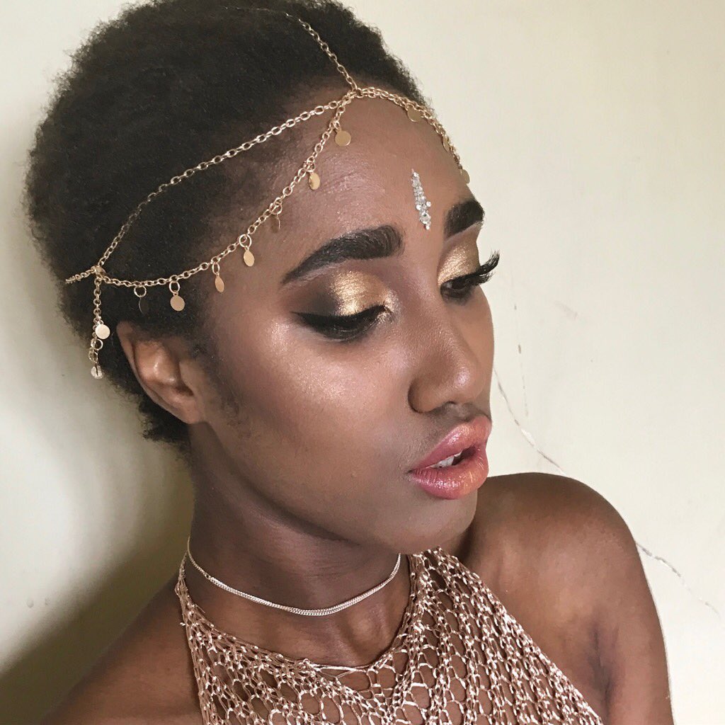 cashmore_makeup's tweet photo. BTS shot of todays shoot!

#bts #mua #makeupartist #editorial https://t.co/Hic8m6qPOM